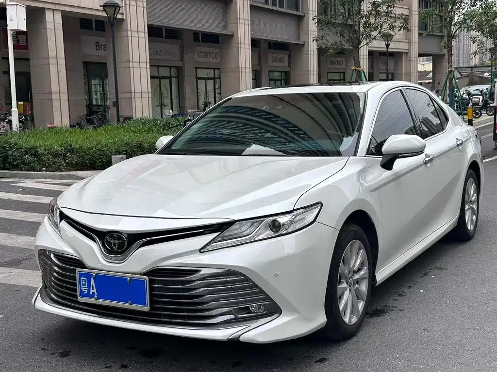 Toyota Camry 2021 — фото 1