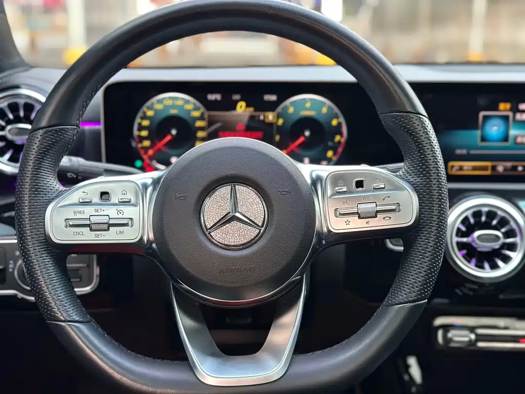 Mercedes-Benz A-Class 2019 — фото 12