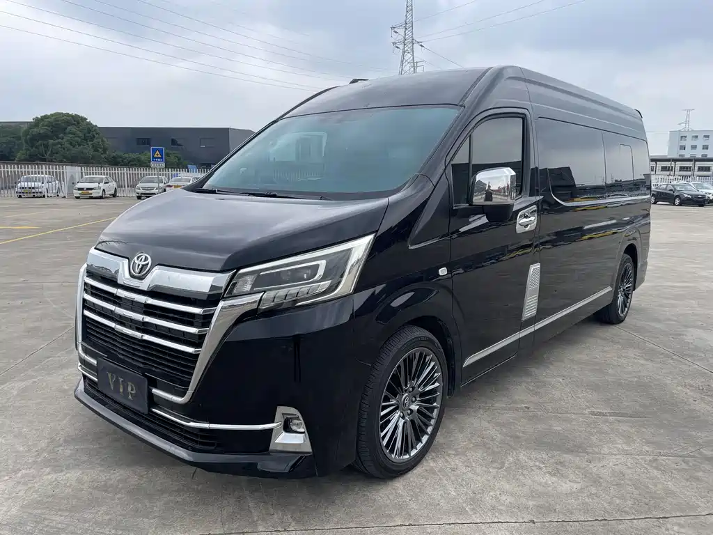 Toyota Hiace 2024 — фото 21