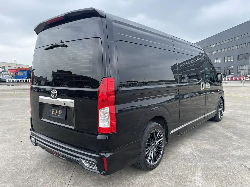 Toyota Hiace 2024 — фото 24