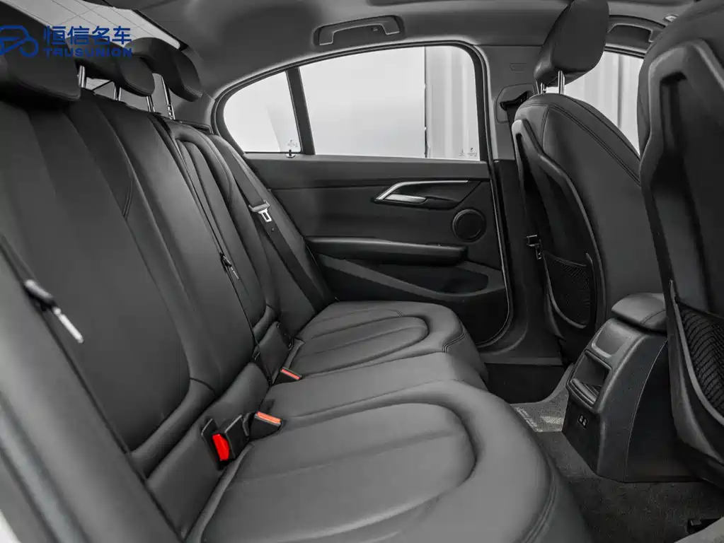 BMW 1 Series 2019 — фото 15