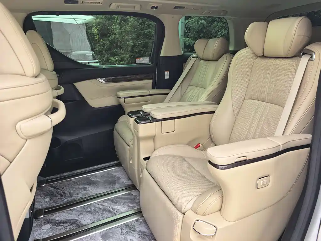 Toyota Alphard 2020 — фото 8