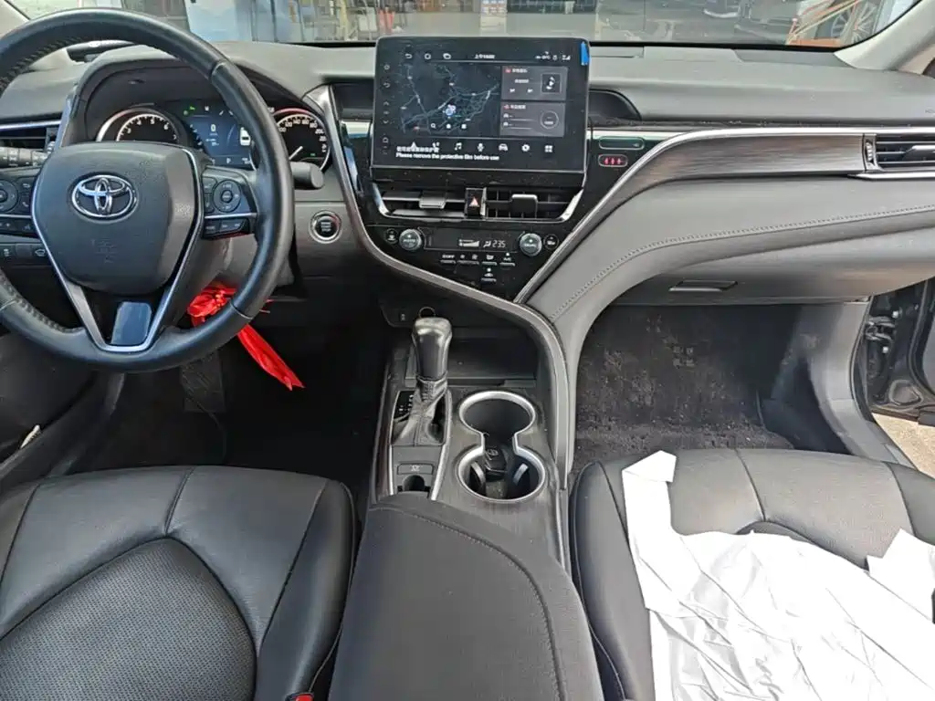 Toyota Camry 2023 — фото 10