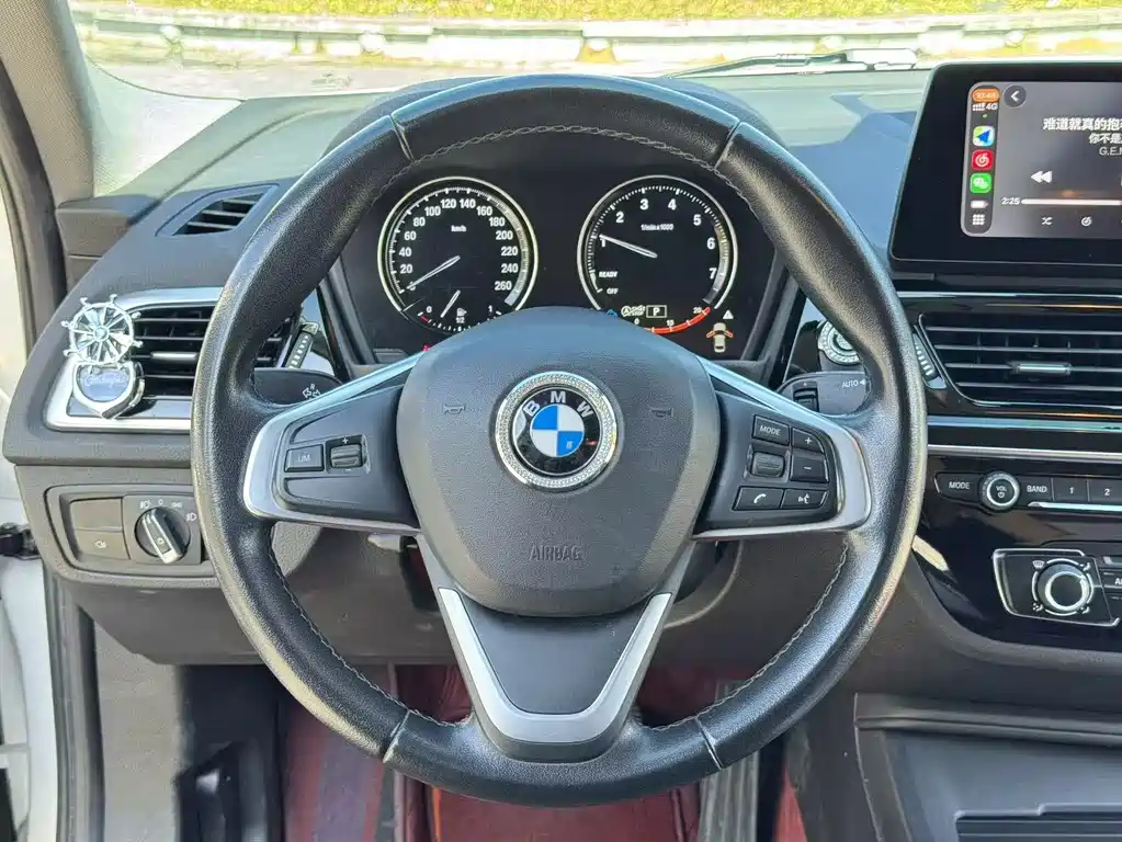 BMW 1 Series 2021 — фото 11
