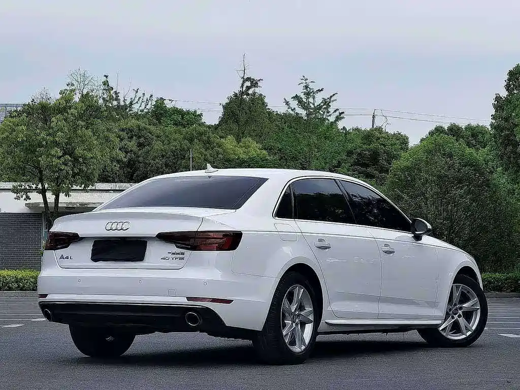 Audi A4L 2017 — фото 13