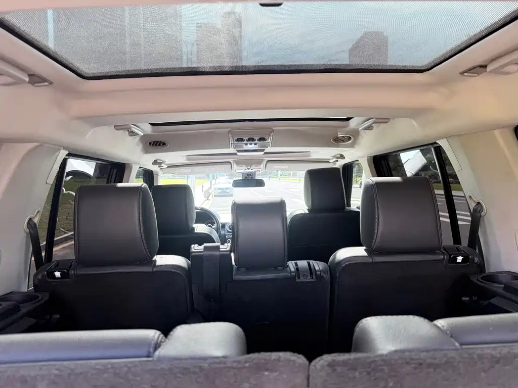 Land Rover Discovery 2014 — фото 15