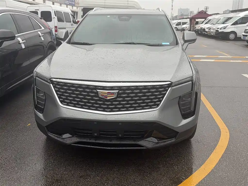 Cadillac XT4 2023 — фото 3