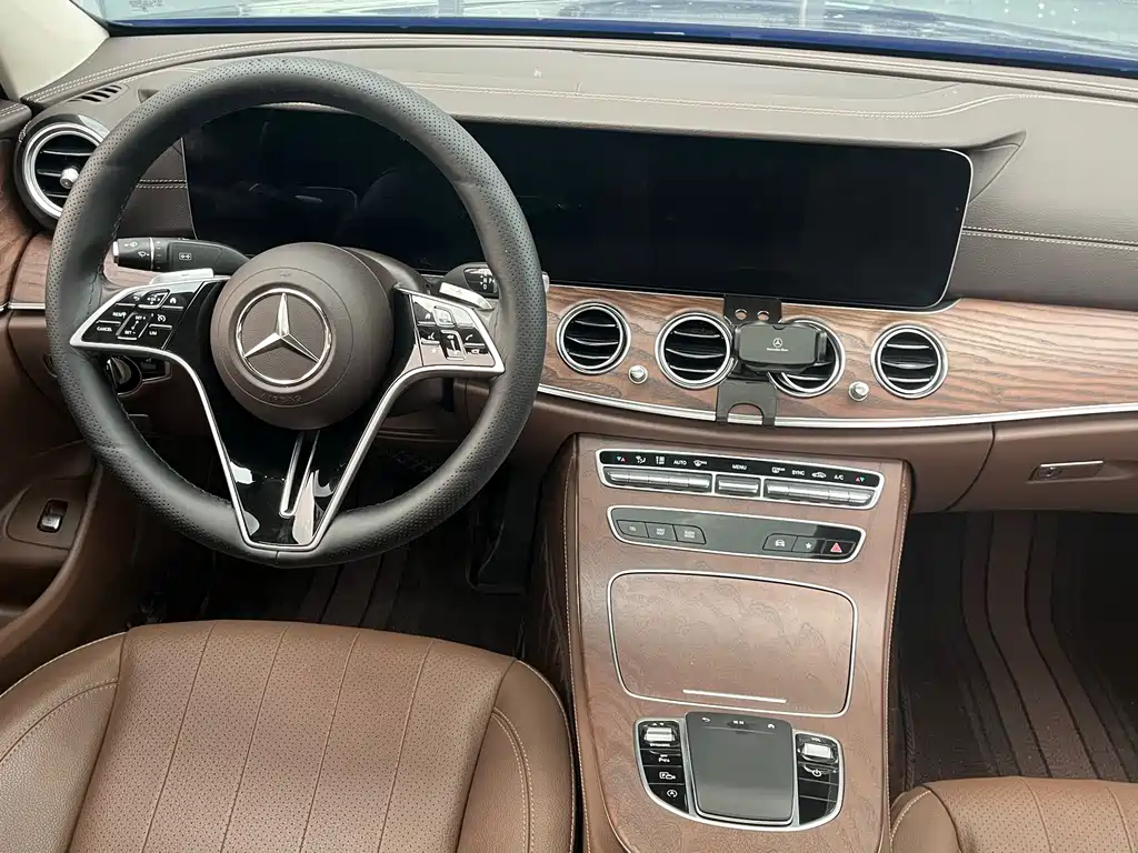 Mercedes-Benz E-Class 2024 — фото 7