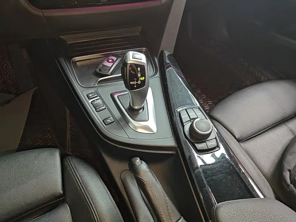 BMW 3 Series GT 2018 — фото 14