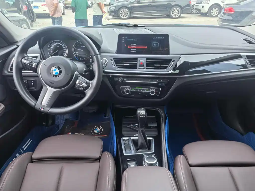 BMW 1 Series 2019 — фото 10