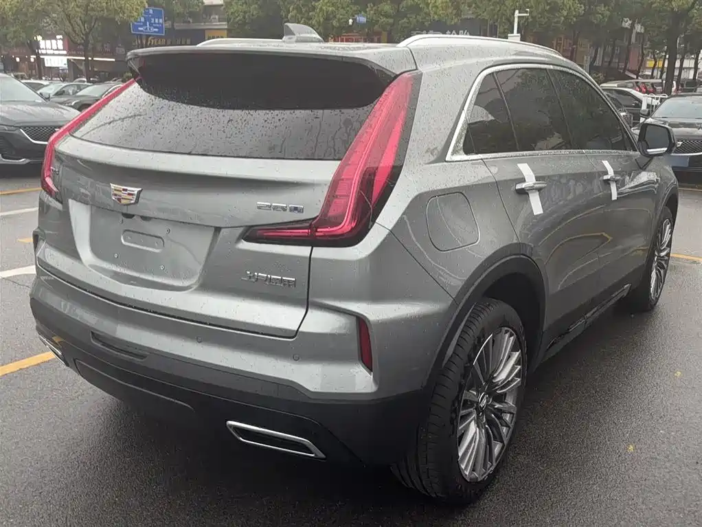 Cadillac XT4 2023 — фото 8