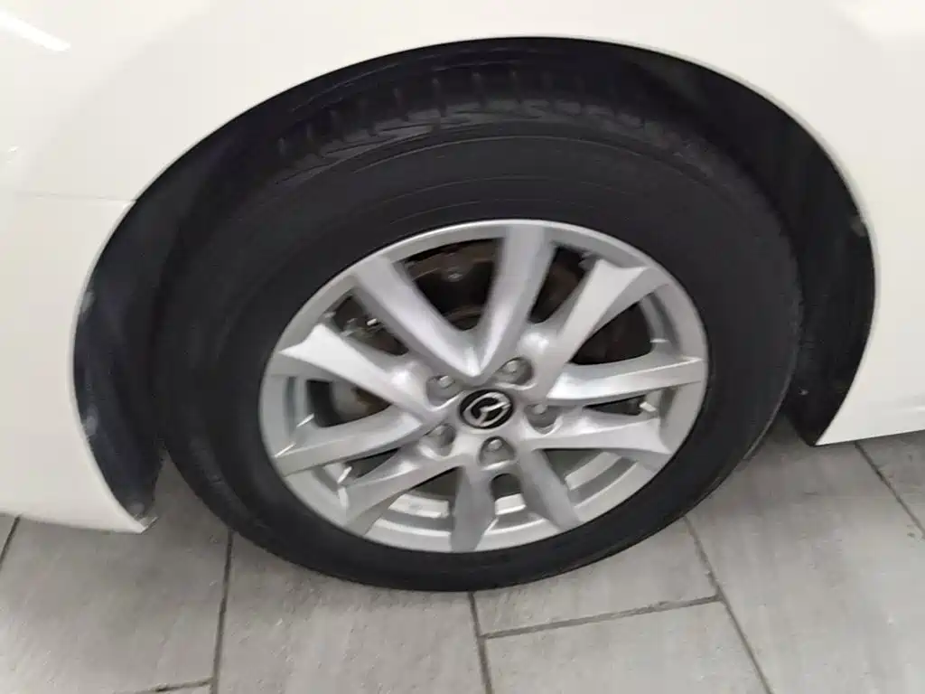 Mazda 3 Axela 2018 — фото 23