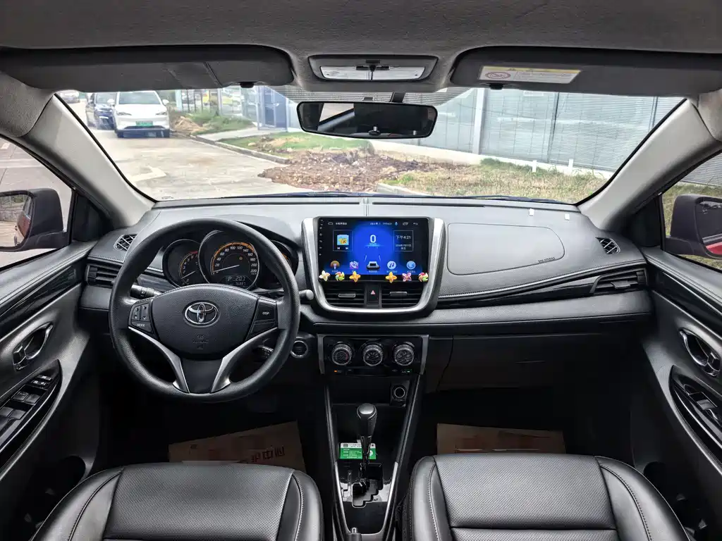 Toyota Yaris L 2022 — фото 10