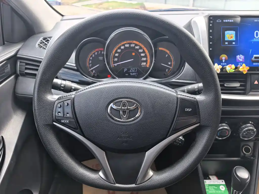Toyota Yaris L 2022 — фото 12