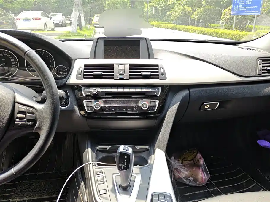 BMW 3 Series 2016 — фото 12