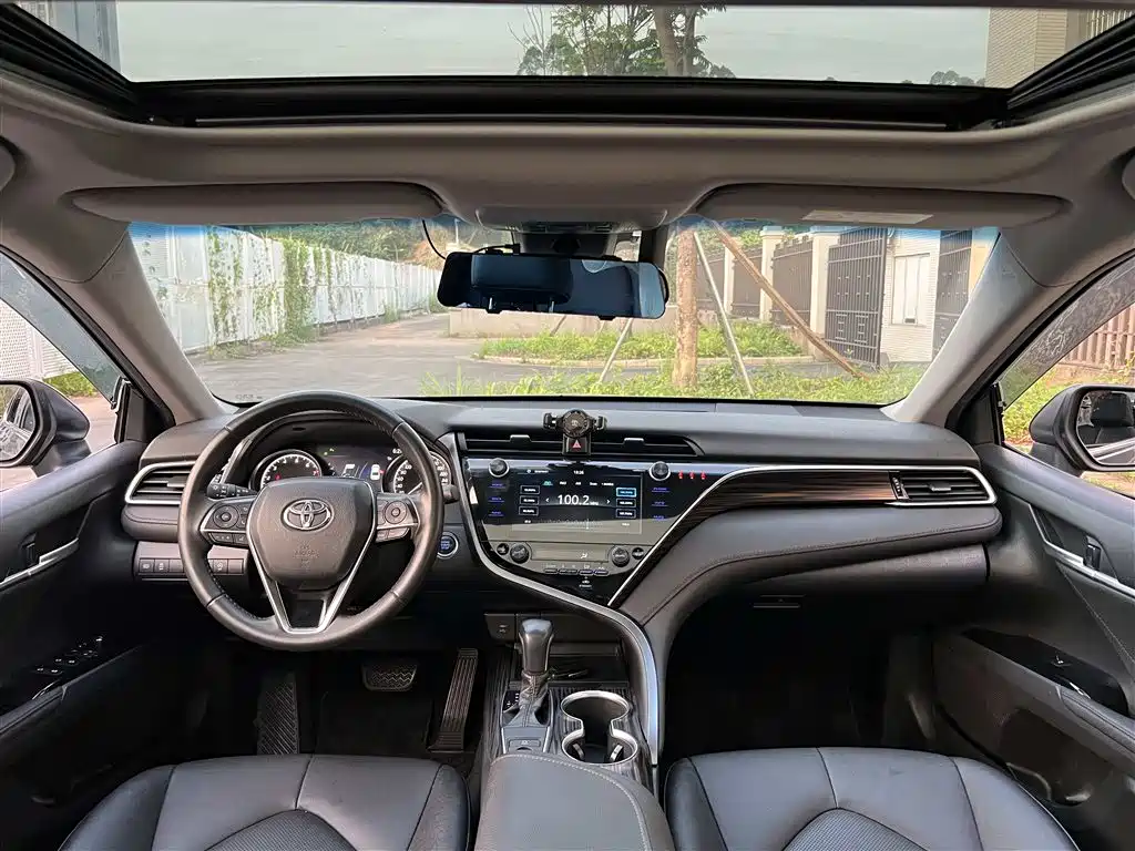 Toyota Camry 2020 — фото 11