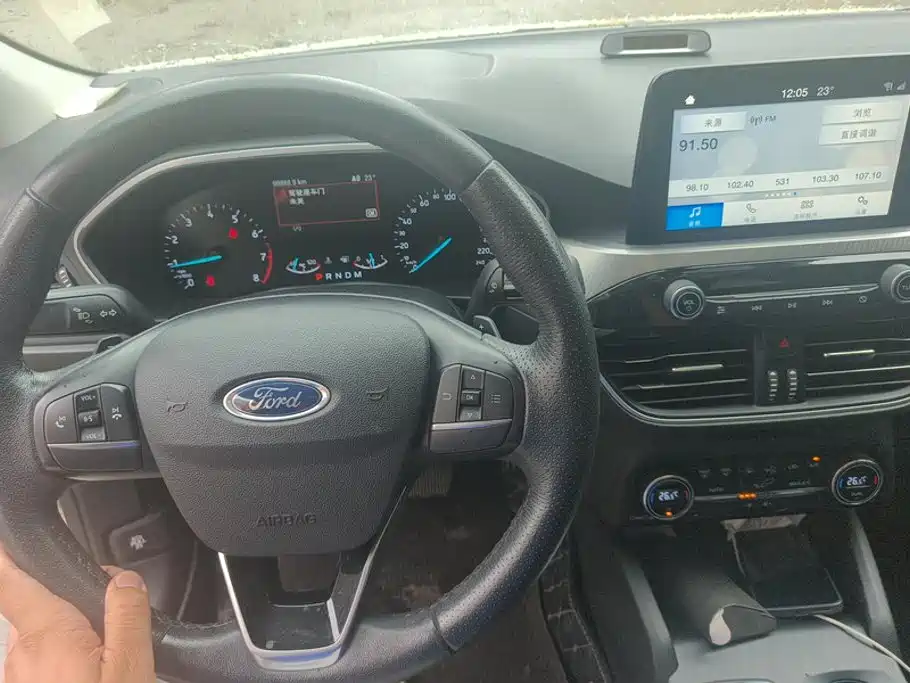 Ford Focus 2019 — фото 12
