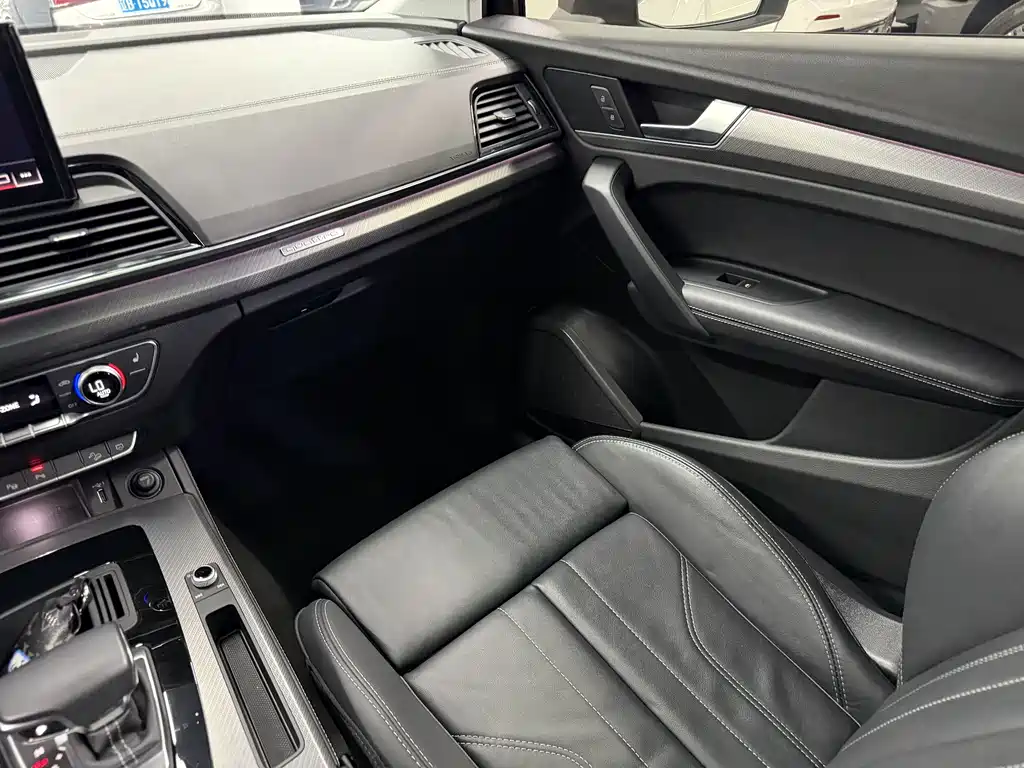 Audi Q5L 2022 — фото 13