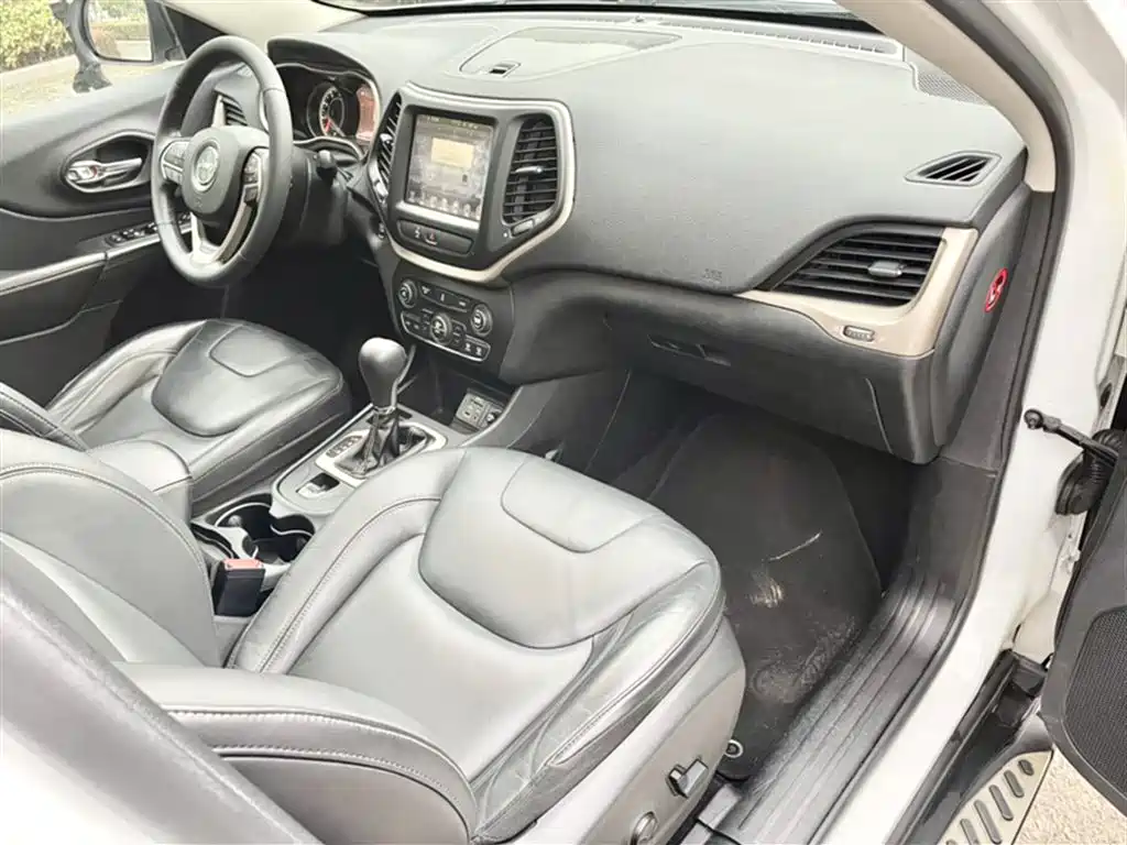 Jeep Cherokee 2016 — фото 19