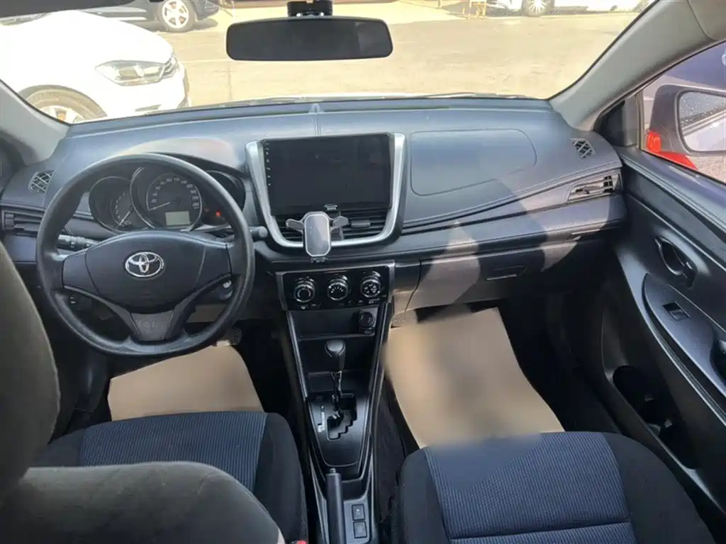 Toyota Yaris L 2020 — фото 22