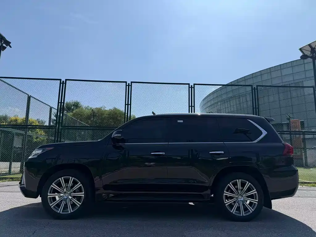 Lexus LX 2018 — фото 3