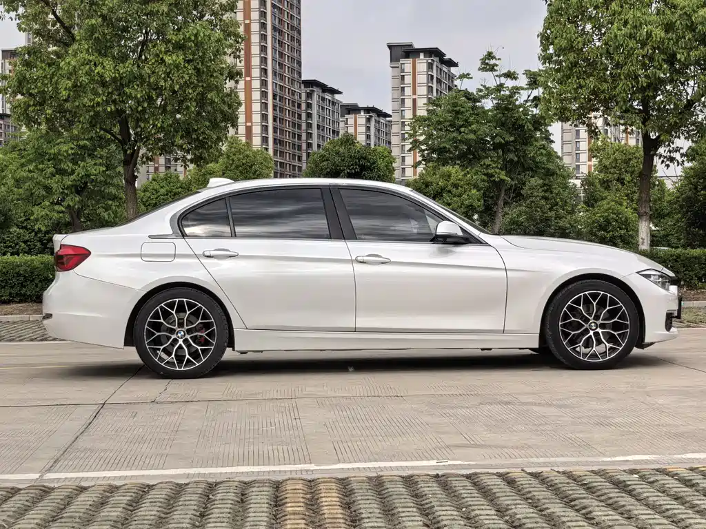 BMW 3 Series 2018 — фото 4
