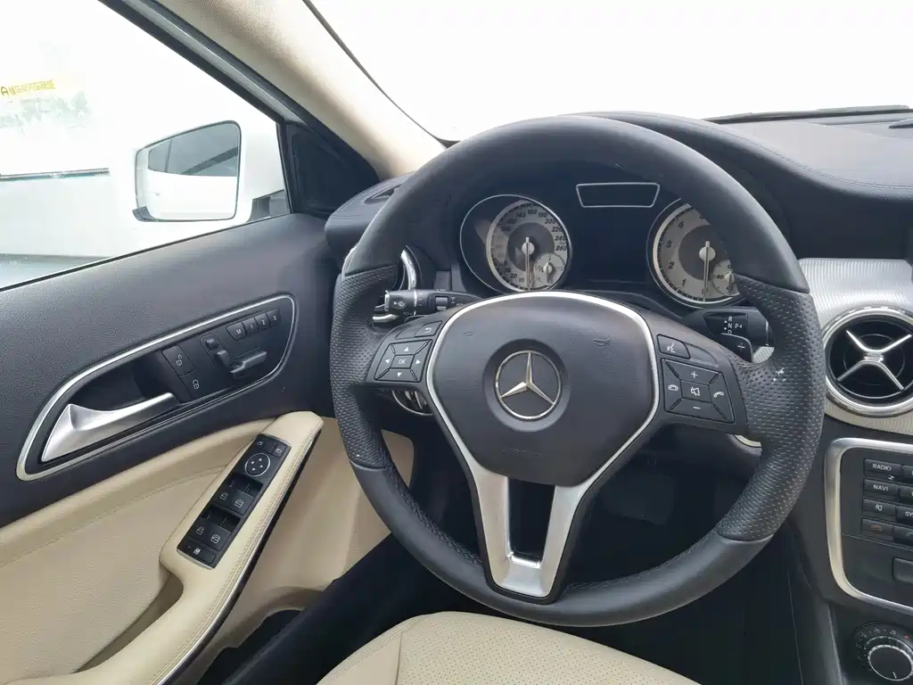 Mercedes-Benz GLA 2015 — фото 2
