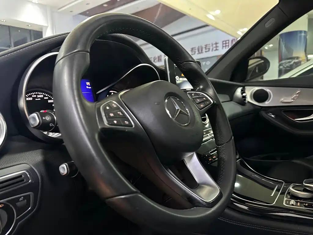 Mercedes-Benz GLC 2016 — фото 14