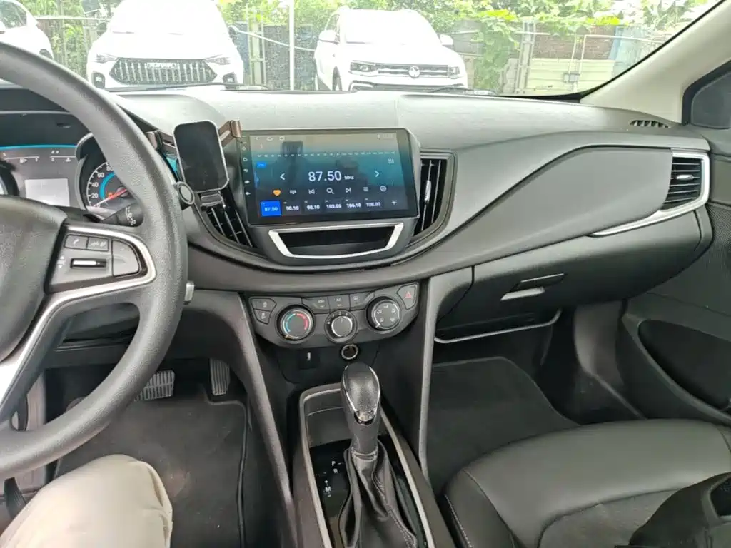Chevrolet Cavalier 2018 — фото 10