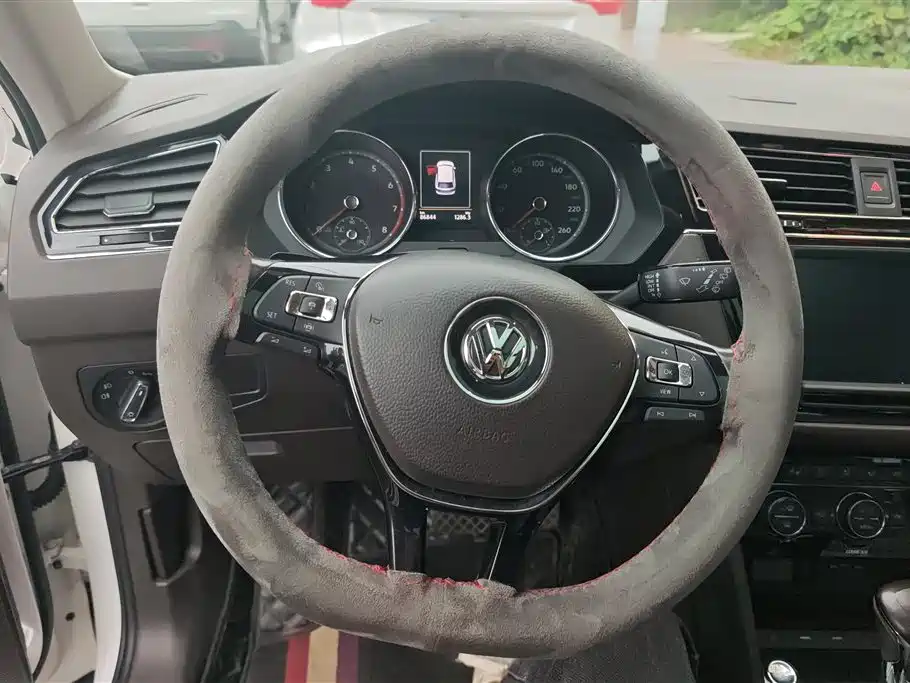Volkswagen Tiguan L 2017 — фото 15