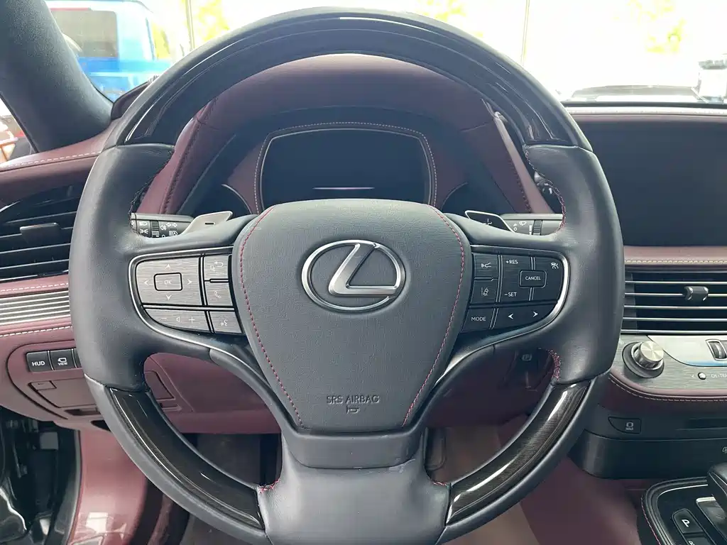 Lexus LS 2018 — фото 8