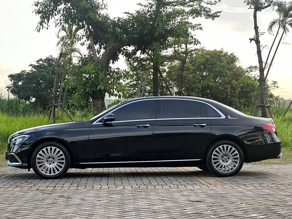 Mercedes-Benz E-Class 2023 — фото 11