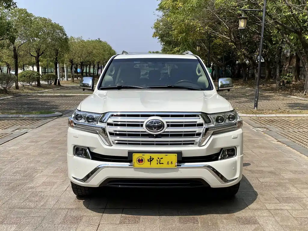 Toyota Land Cruiser 2017 — фото 2