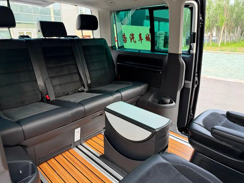 Volkswagen Multivan 2018 — фото 20