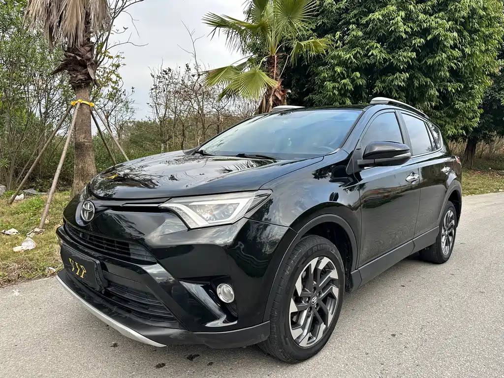 Toyota RAV4 2018 — фото 1
