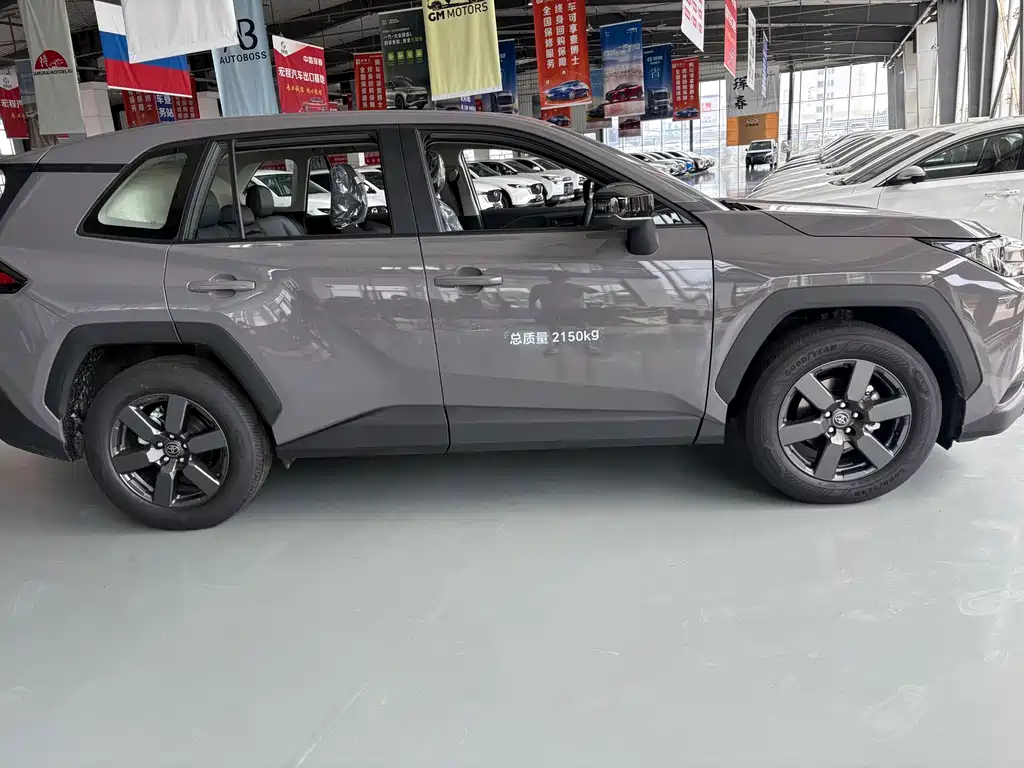 Toyota RAV4 — фото 8