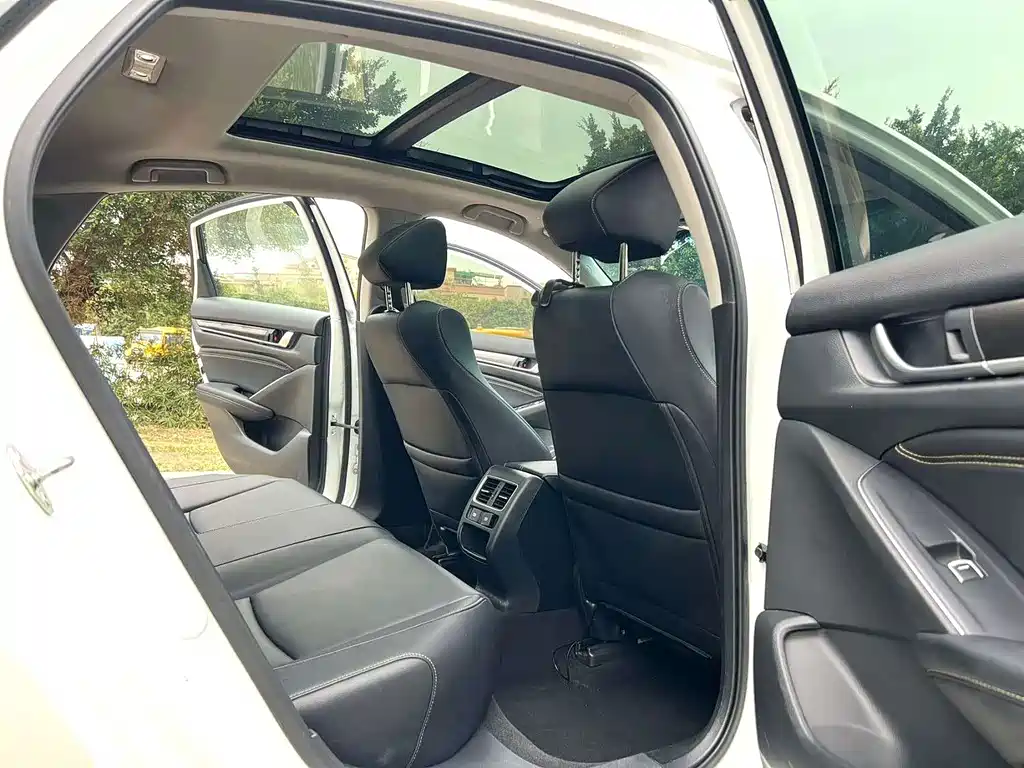 Honda Accord 2022 — фото 11