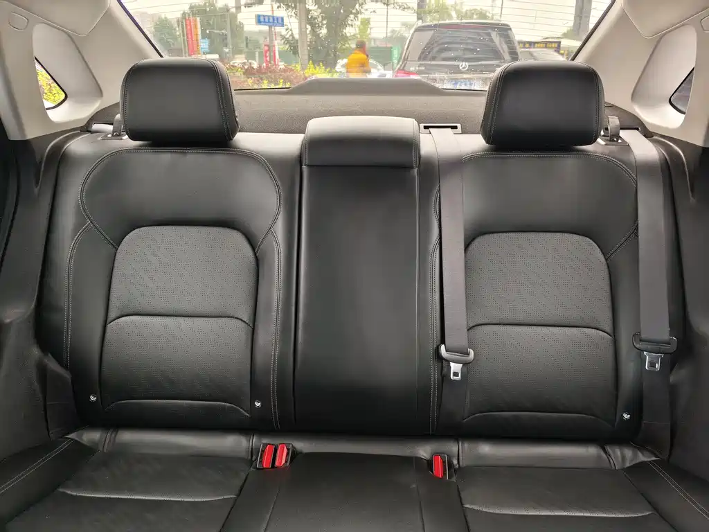 Geely Emgrand 2022