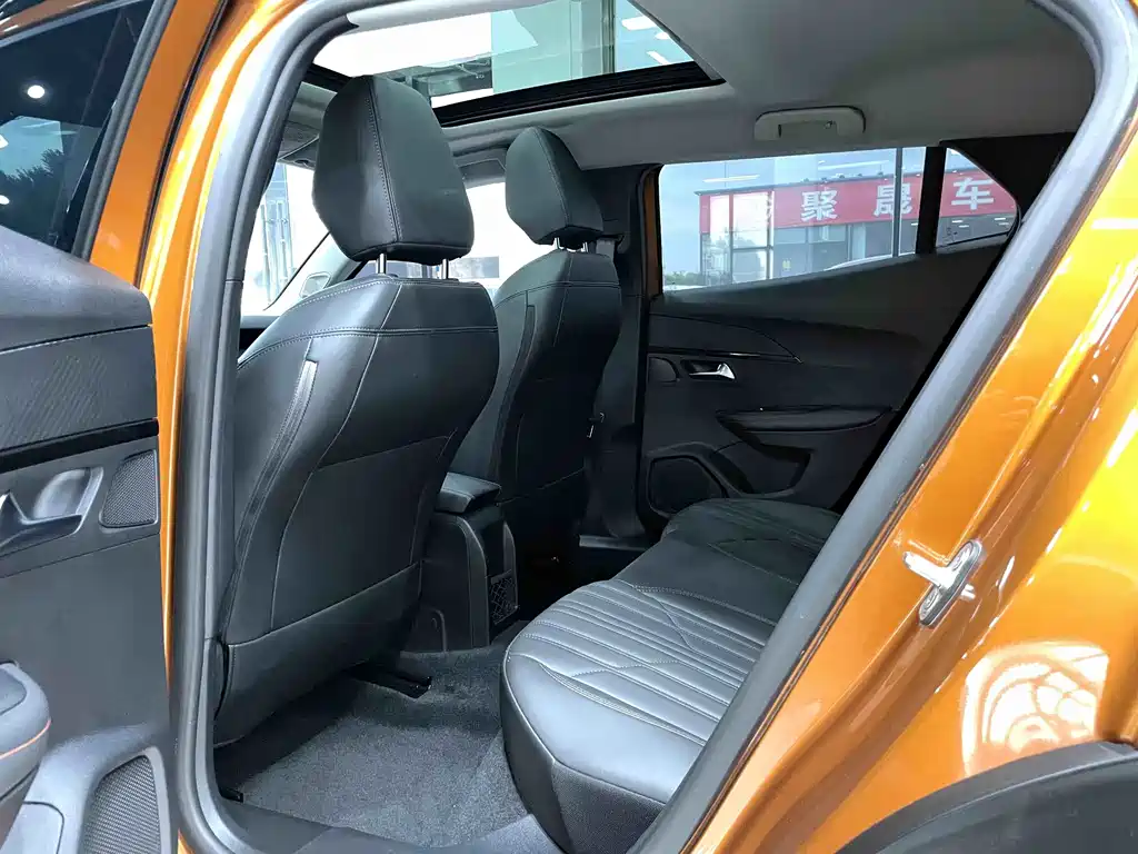 Peugeot 2008 2022 — фото 10