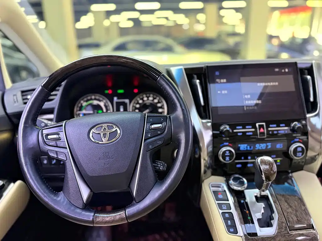 Toyota Alphard 2023 — фото 26