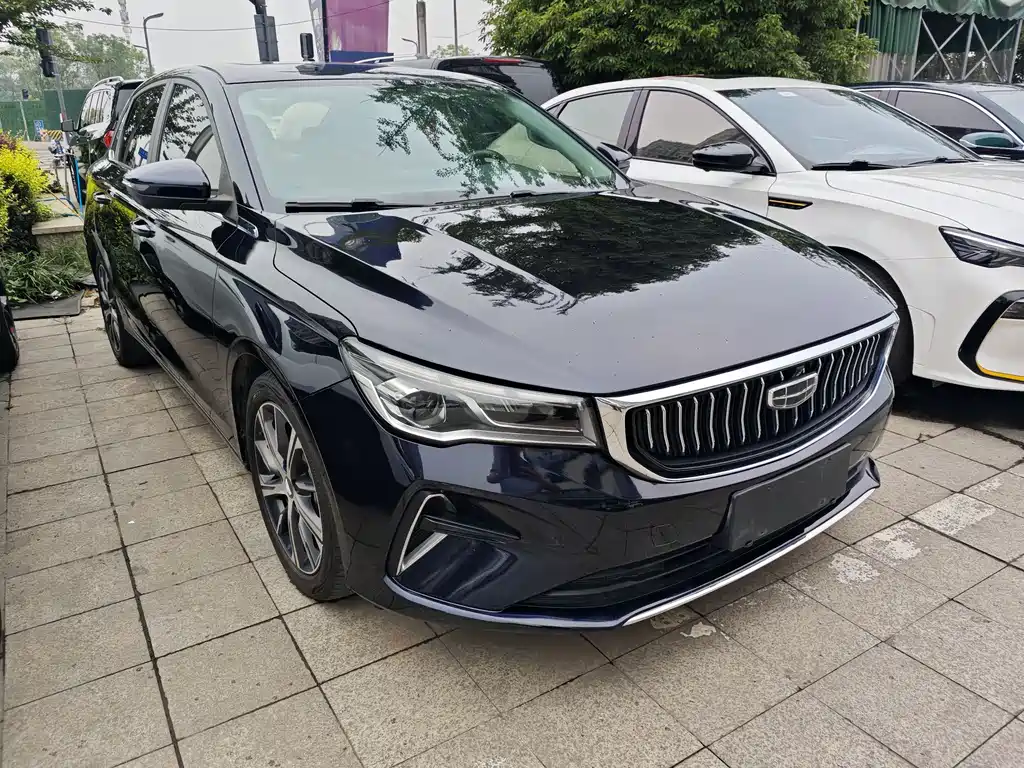 Geely Emgrand 2022