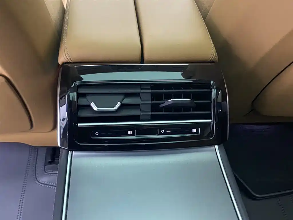 Audi A8 2022 — фото 23