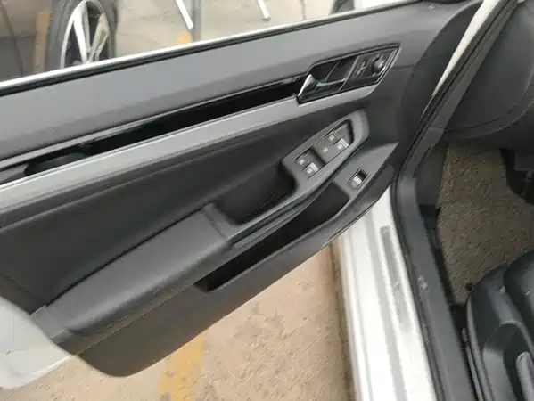 Volkswagen Sagitar 2018