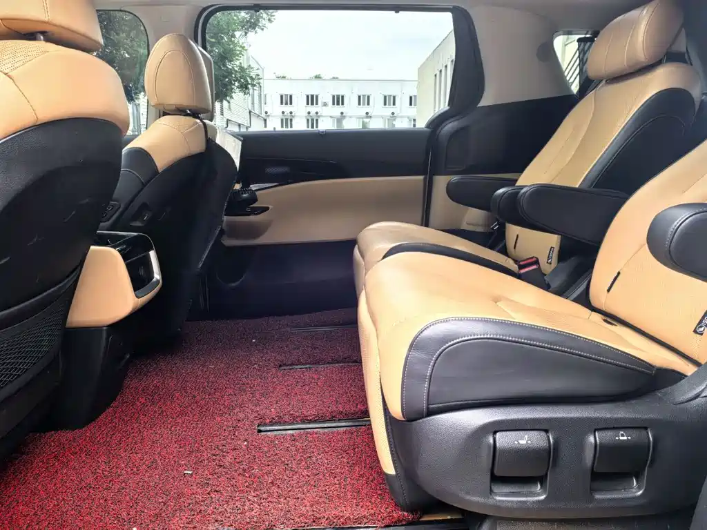 Kia Carnival 2022 — фото 11