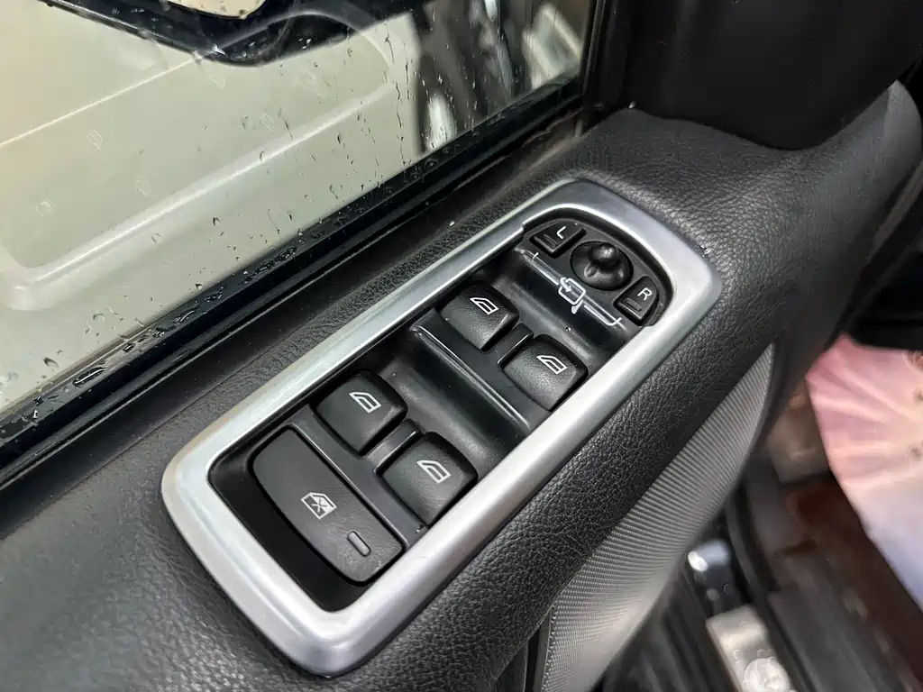 Land Rover Discovery 2015 — фото 6