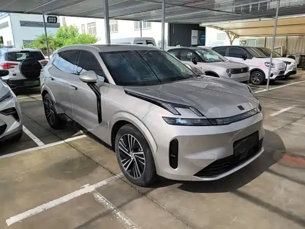 Lynk & Co 08 EM-P 2024