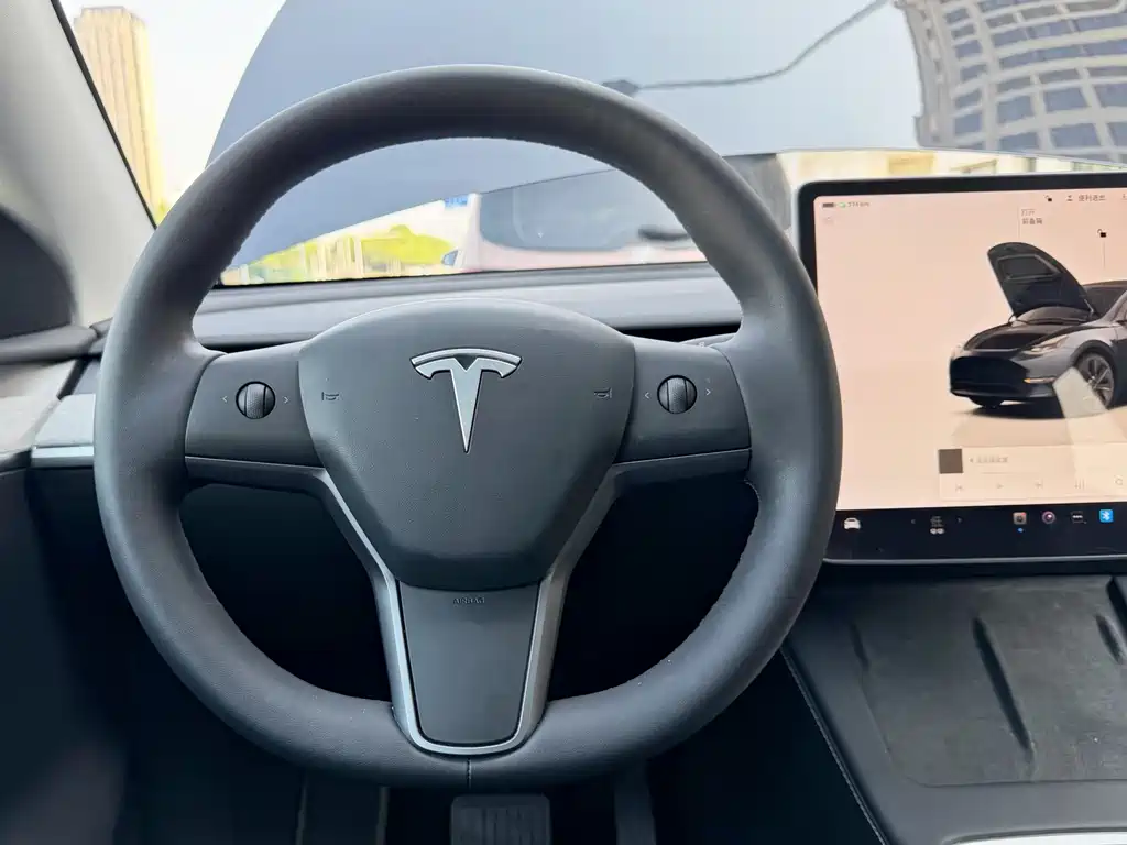 Tesla Model Y 2024 — фото 8