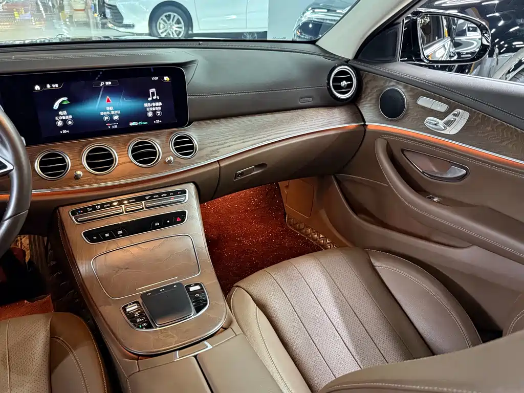 Mercedes-Benz E-Class 2023 — фото 12