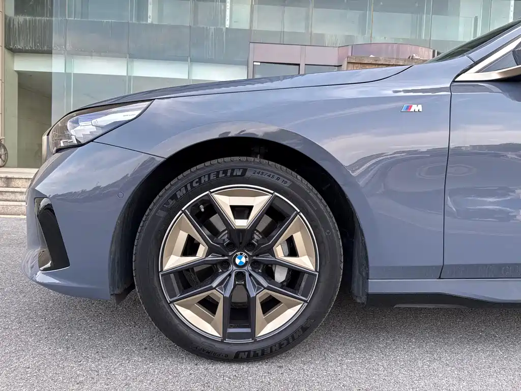 BMW 5 Series 2025
