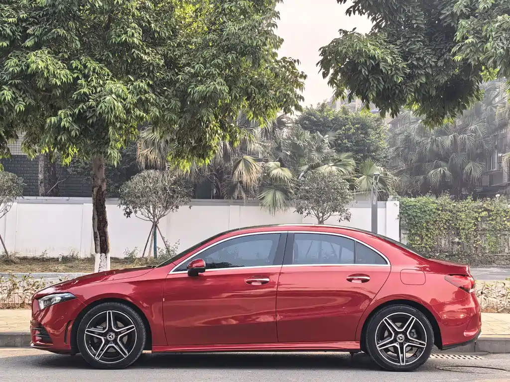 Mercedes-Benz A-Class 2019 — фото 3